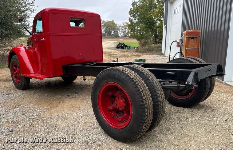 image for item EM8494 1938 Diamond T 306H truck cab and chassis