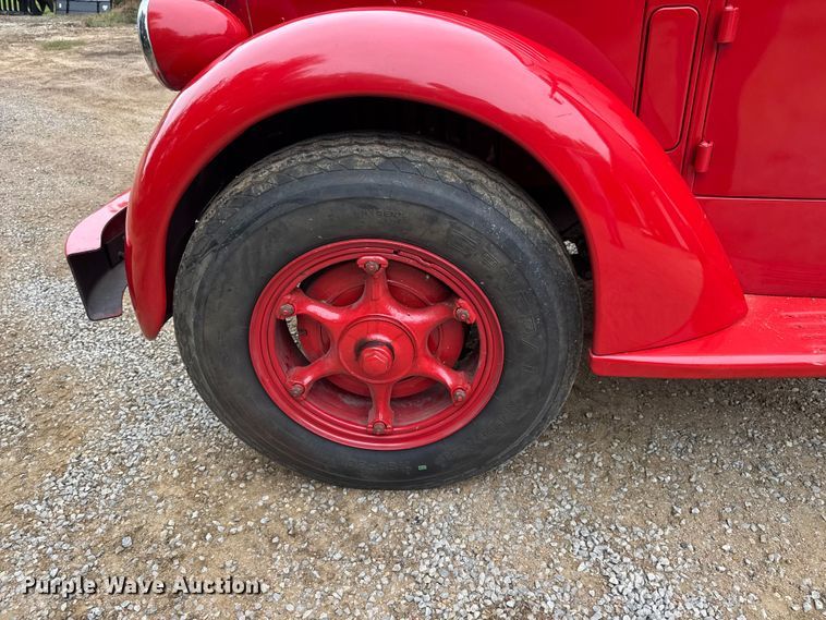 image for item EM8494 1938 Diamond T 306H truck cab and chassis