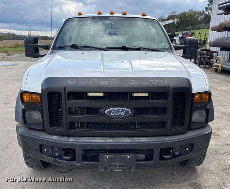 image for item EN0637 2008 Ford F450 Super Duty Crew Cab flatbed truck