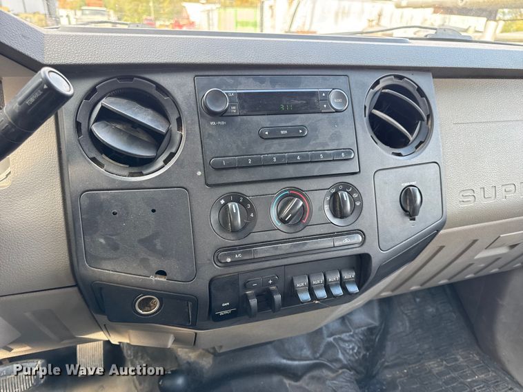 image for item EN0637 2008 Ford F450 Super Duty Crew Cab flatbed truck