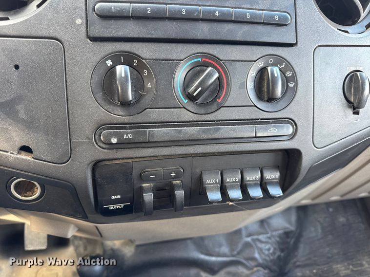 image for item EN0637 2008 Ford F450 Super Duty Crew Cab flatbed truck