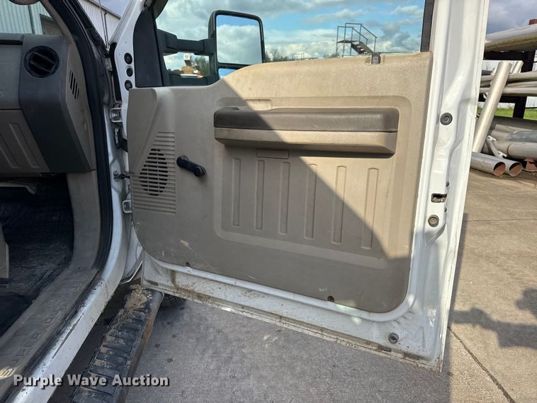 image for item EN0637 2008 Ford F450 Super Duty Crew Cab flatbed truck