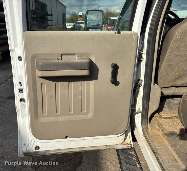 image for item EN0637 2008 Ford F450 Super Duty Crew Cab flatbed truck