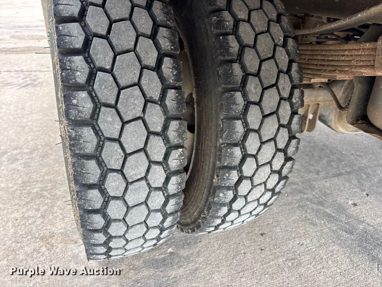 image for item EN0637 2008 Ford F450 Super Duty Crew Cab flatbed truck