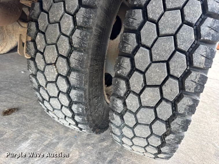 image for item EN0637 2008 Ford F450 Super Duty Crew Cab flatbed truck