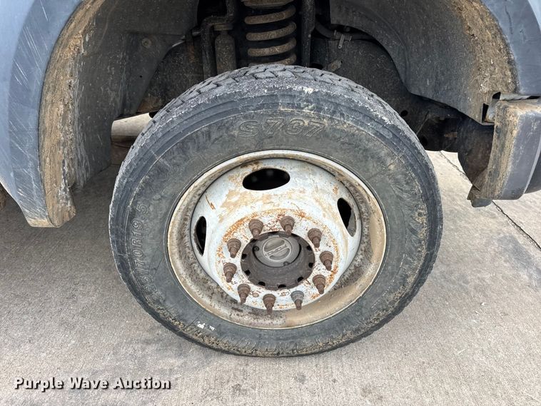 image for item EN0637 2008 Ford F450 Super Duty Crew Cab flatbed truck