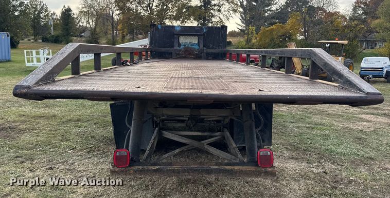 image for item EN0703 1985 Ford F800 rollback truck