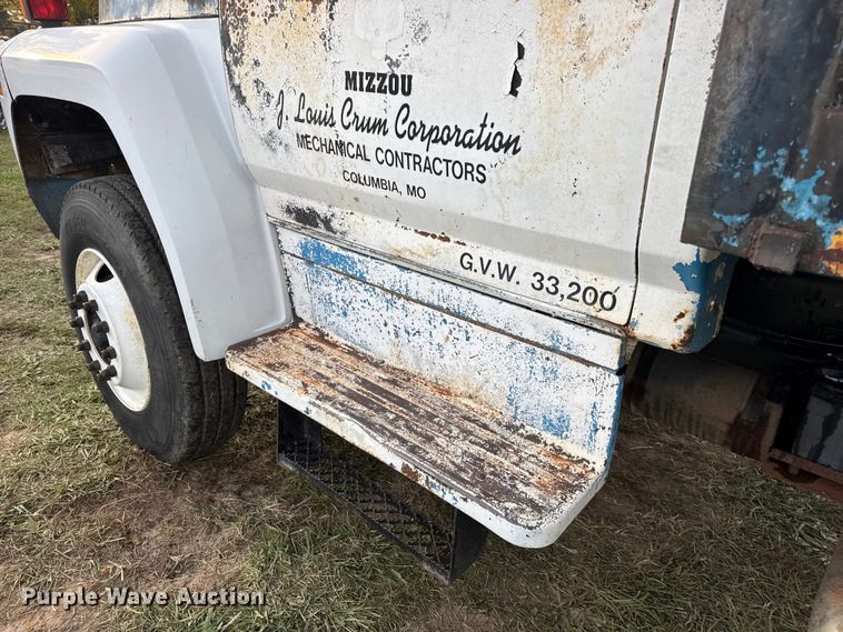 image for item EN0703 1985 Ford F800 rollback truck