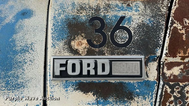 image for item EN0703 1985 Ford F800 rollback truck