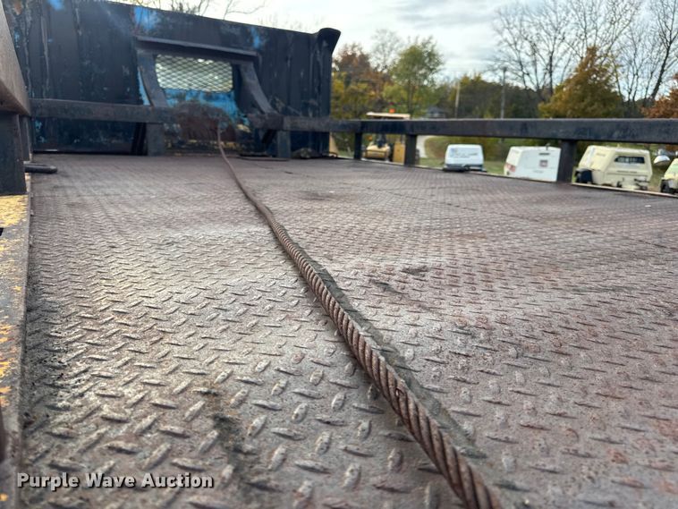 image for item EN0703 1985 Ford F800 rollback truck