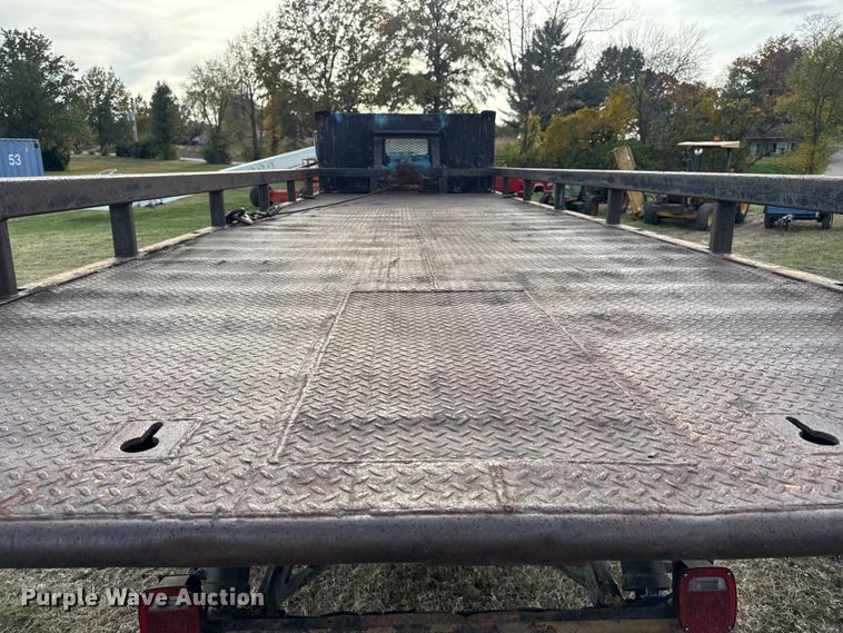 image for item EN0703 1985 Ford F800 rollback truck