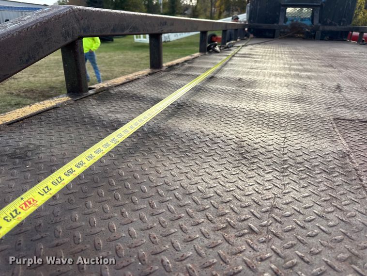 image for item EN0703 1985 Ford F800 rollback truck