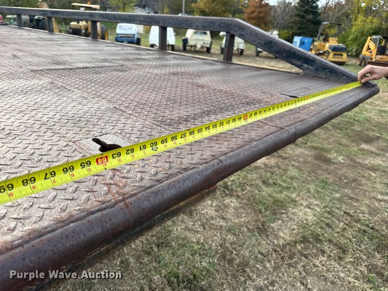 image for item EN0703 1985 Ford F800 rollback truck