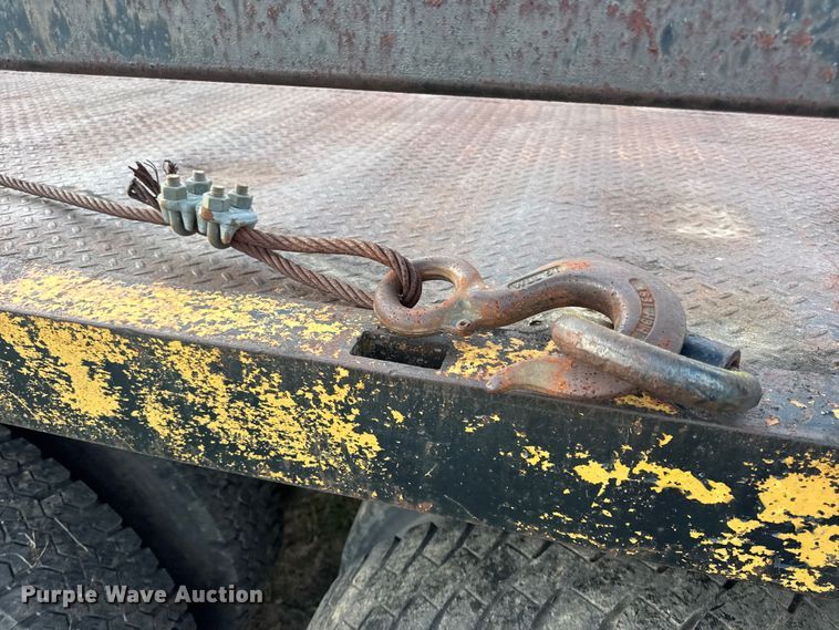 image for item EN0703 1985 Ford F800 rollback truck