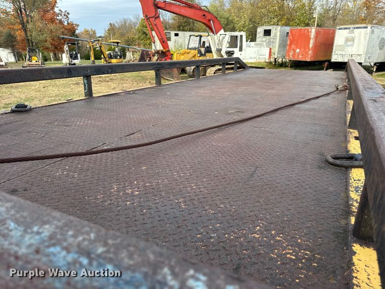 image for item EN0703 1985 Ford F800 rollback truck