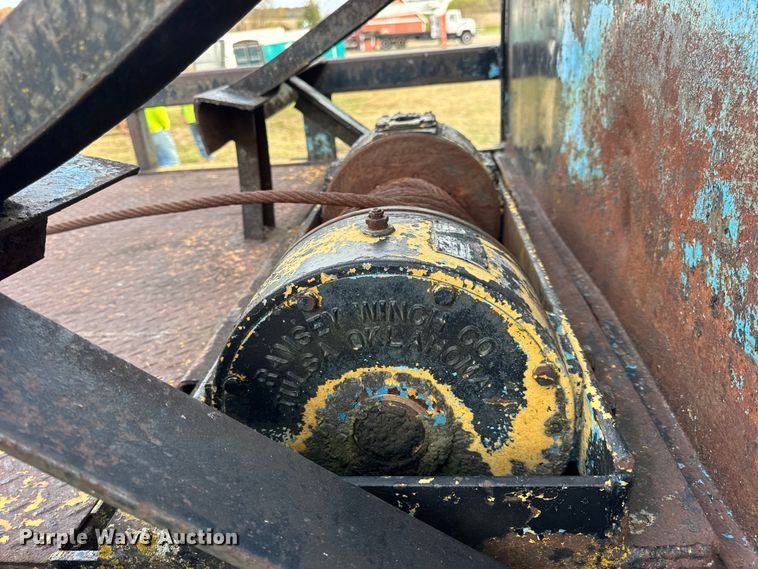 image for item EN0703 1985 Ford F800 rollback truck