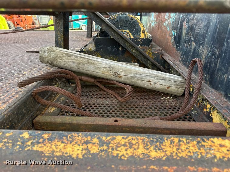 image for item EN0703 1985 Ford F800 rollback truck