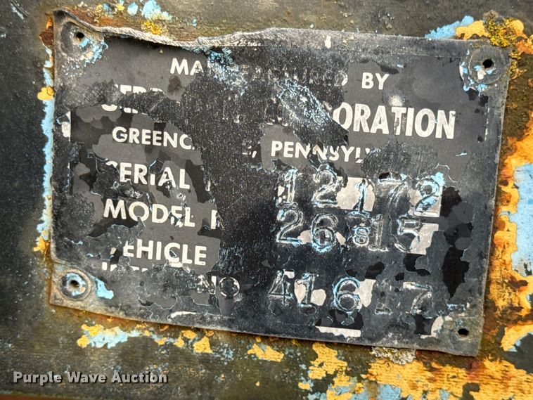 image for item EN0703 1985 Ford F800 rollback truck