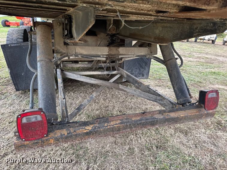 image for item EN0703 1985 Ford F800 rollback truck