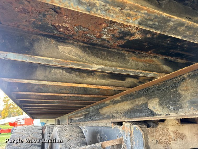 image for item EN0703 1985 Ford F800 rollback truck