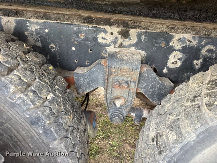 image for item EN0703 1985 Ford F800 rollback truck