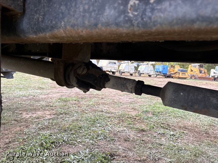 image for item EN0703 1985 Ford F800 rollback truck