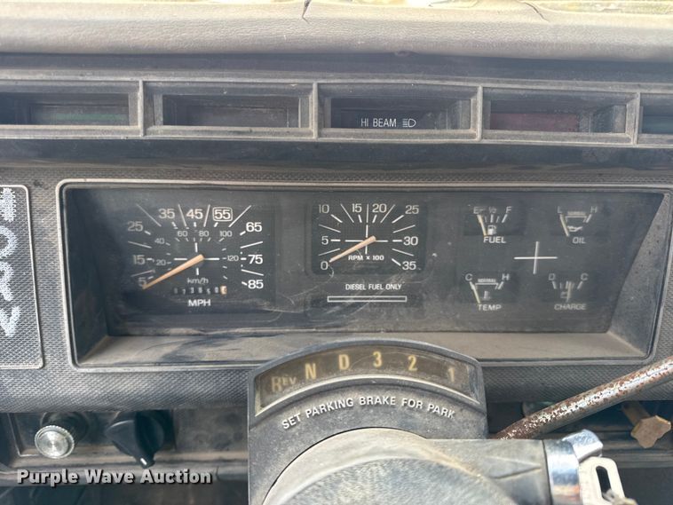 image for item EN0703 1985 Ford F800 rollback truck