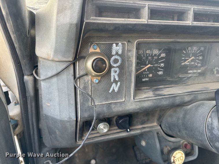 image for item EN0703 1985 Ford F800 rollback truck