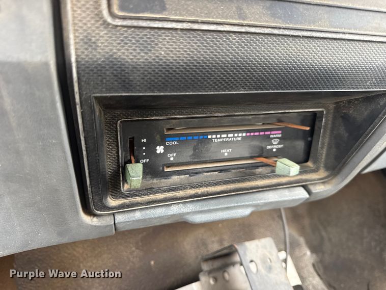 image for item EN0703 1985 Ford F800 rollback truck