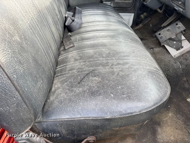 image for item EN0703 1985 Ford F800 rollback truck