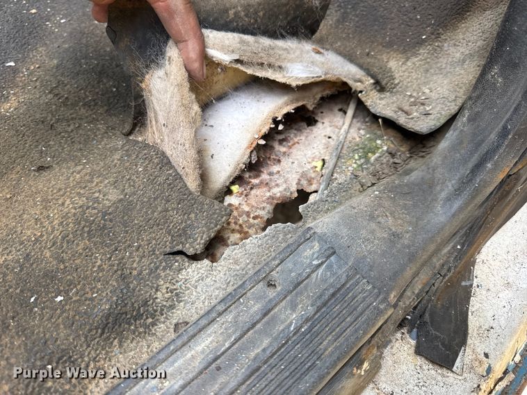 image for item EN0703 1985 Ford F800 rollback truck