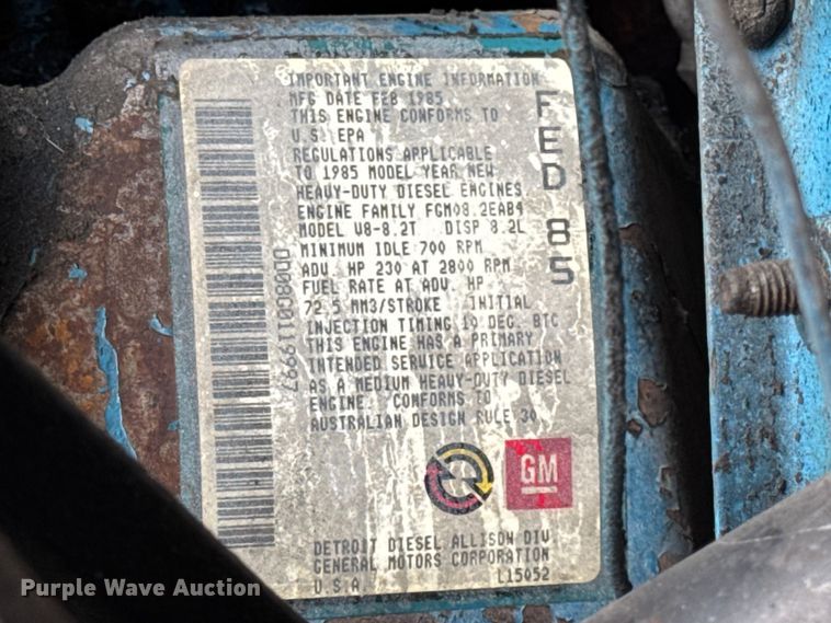 image for item EN0703 1985 Ford F800 rollback truck