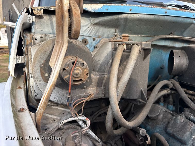 image for item EN0703 1985 Ford F800 rollback truck