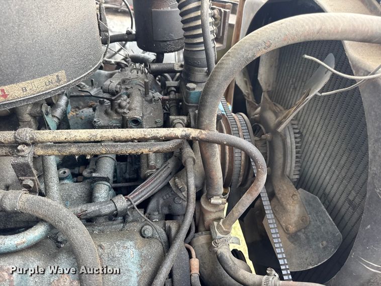 image for item EN0703 1985 Ford F800 rollback truck