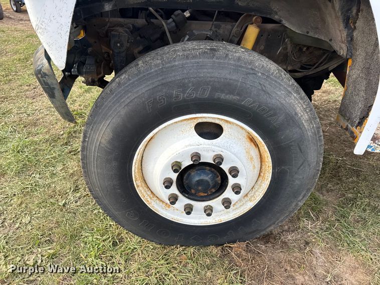 image for item EN0703 1985 Ford F800 rollback truck