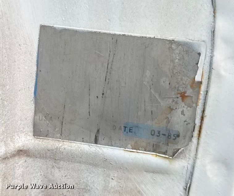 image for item EN0703 1985 Ford F800 rollback truck