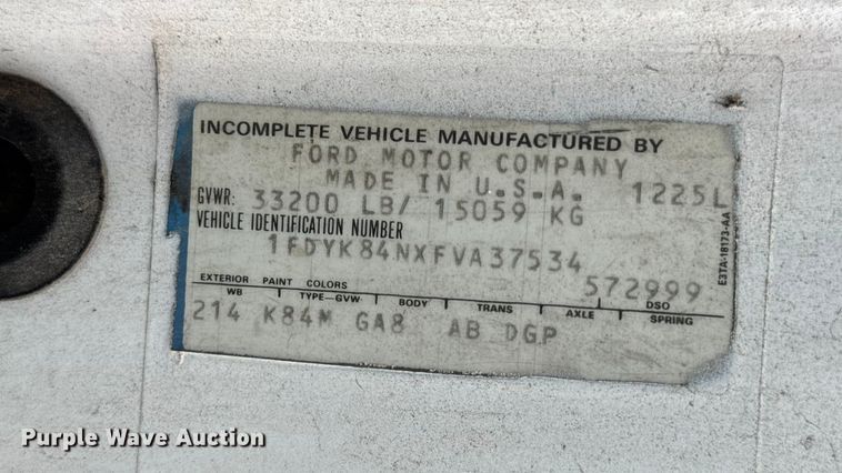 image for item EN0703 1985 Ford F800 rollback truck