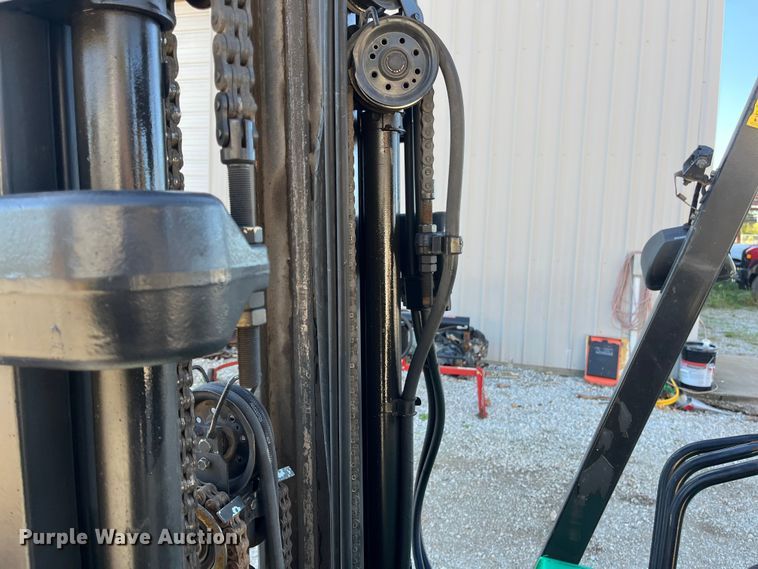 image for item EN5715 2001 Mitsubishi FGC25K forklift