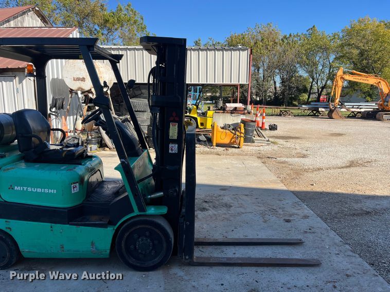 image for item EN5715 2001 Mitsubishi FGC25K forklift