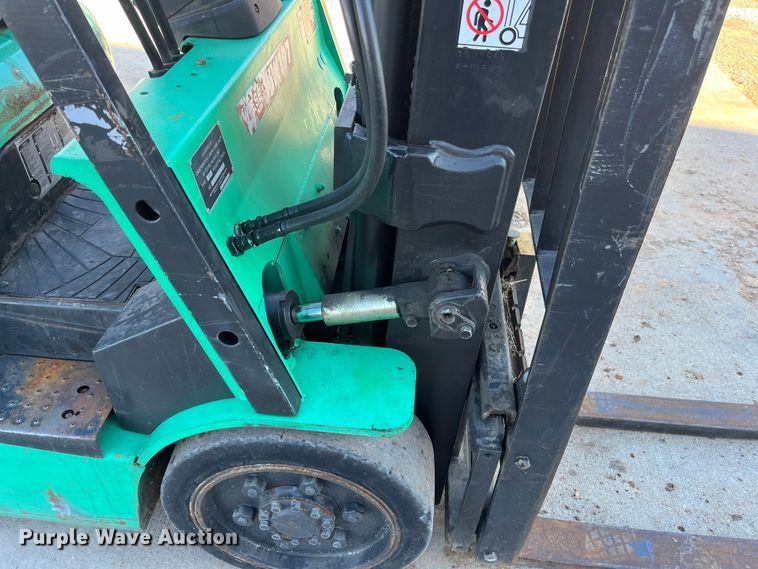 image for item EN5715 2001 Mitsubishi FGC25K forklift