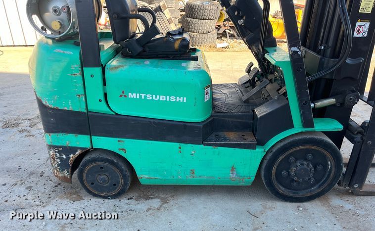 image for item EN5715 2001 Mitsubishi FGC25K forklift