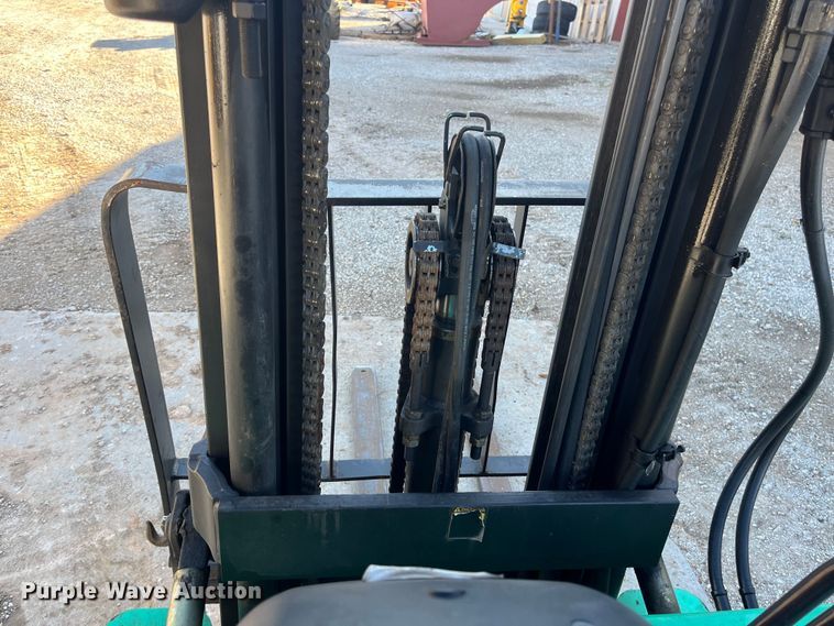 image for item EN5715 2001 Mitsubishi FGC25K forklift