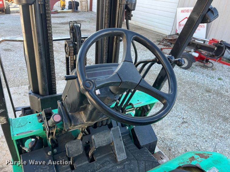 image for item EN5715 2001 Mitsubishi FGC25K forklift