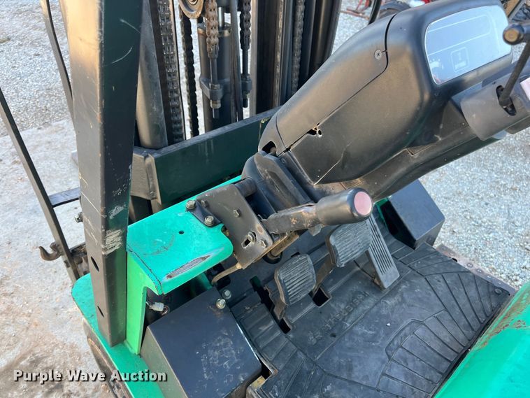 image for item EN5715 2001 Mitsubishi FGC25K forklift