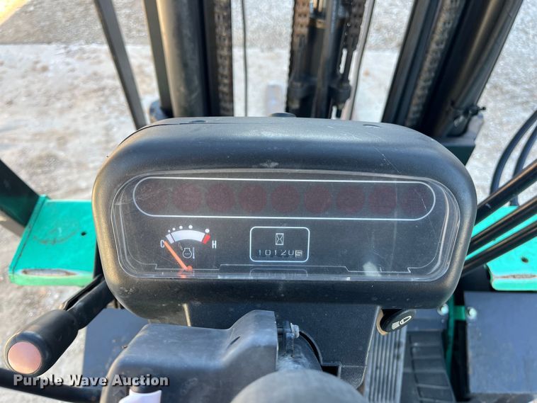 image for item EN5715 2001 Mitsubishi FGC25K forklift