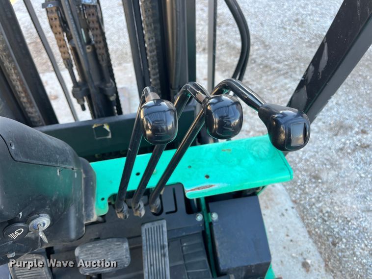 image for item EN5715 2001 Mitsubishi FGC25K forklift