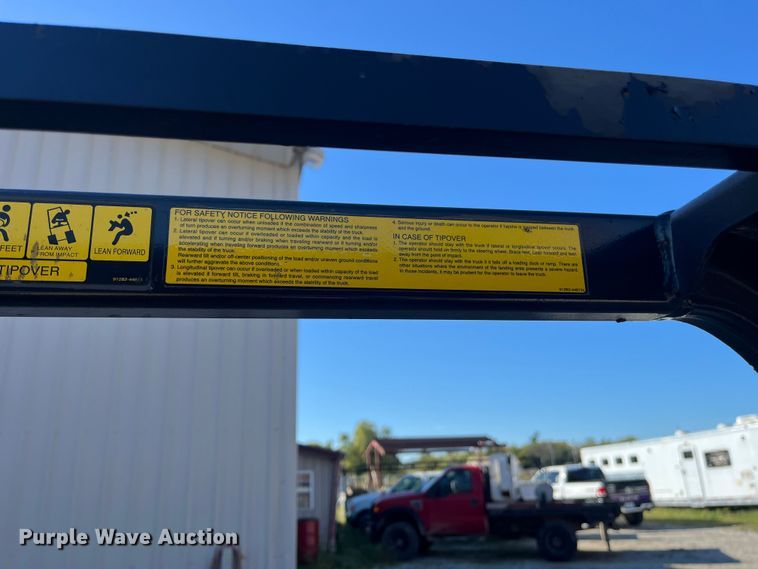 image for item EN5715 2001 Mitsubishi FGC25K forklift