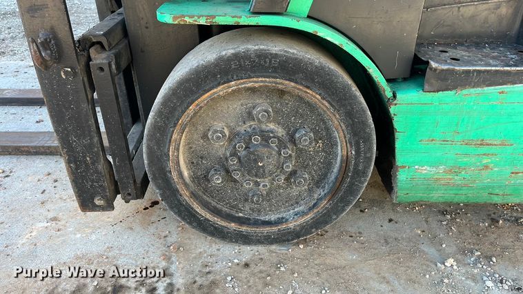 image for item EN5715 2001 Mitsubishi FGC25K forklift