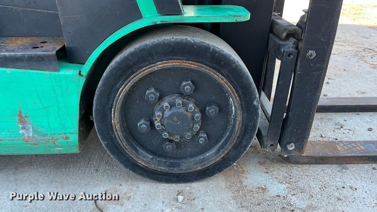 image for item EN5715 2001 Mitsubishi FGC25K forklift