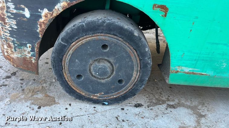 image for item EN5715 2001 Mitsubishi FGC25K forklift